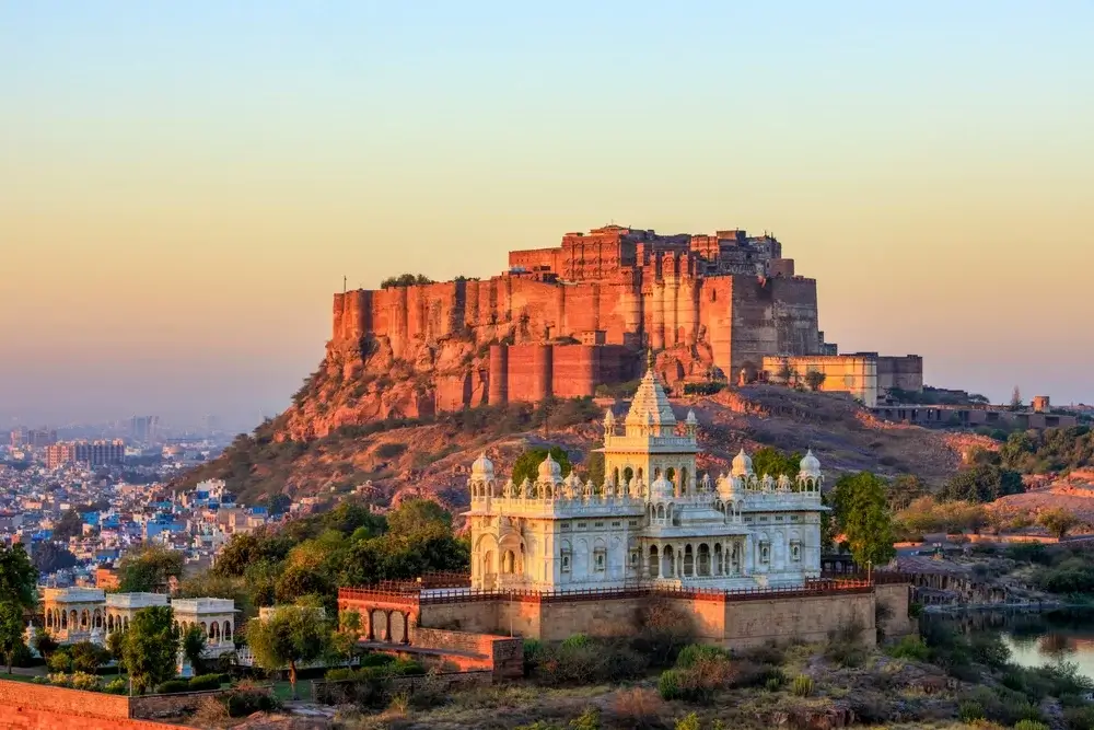 Jaswant Thada og Mehrangarh Fort set fra Rao Jodha Desert Rock Park
